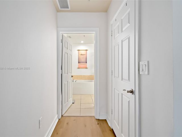 2-bedroom condo for sale in Aventura - 3001 NE 185th St 135 - MondialRealty