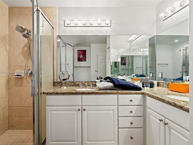 2-bedroom condo for sale in Aventura - 3001 NE 185th St 135 - MondialRealty