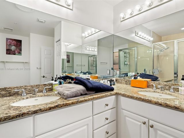 2-bedroom condo for sale in Aventura - 3001 NE 185th St 135 - MondialRealty