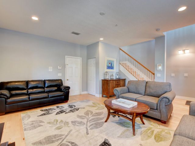 Home for rent at 290 NE 5th Avenue 1 - photo 6505018