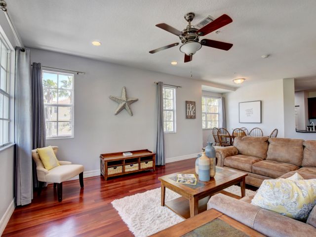 Home for rent at 290 NE 5th Avenue 1 - photo 6505020