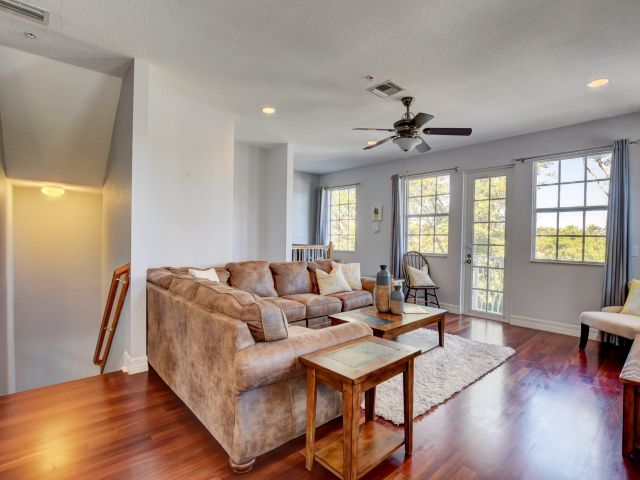 Home for rent at 290 NE 5th Avenue 1 - photo 6505021