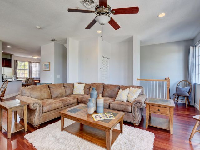 Home for rent at 290 NE 5th Avenue 1 - photo 6505022