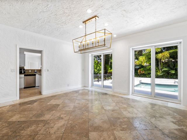 Home for rent at 247 Plymouth Road - photo 6506383