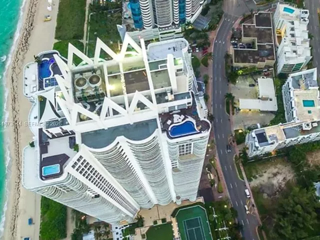 1-bedroom condo for rent in Miami Beach - 6365 Collins Ave 904 - MondialRealty