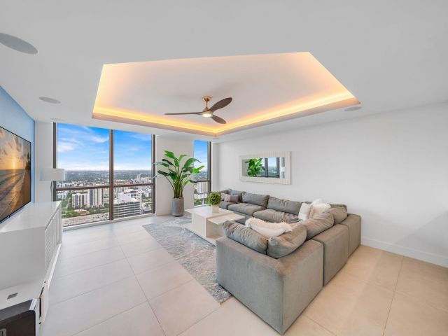5-bedroom condo for sale in Fort Lauderdale - 100 E Las Olas Boulevard 4603 - MondialRealty