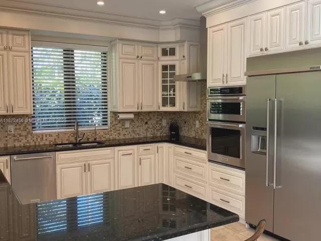 3-bedroom home for sale in Sunny Isles Beach - 343 S 190th St - MondialRealty