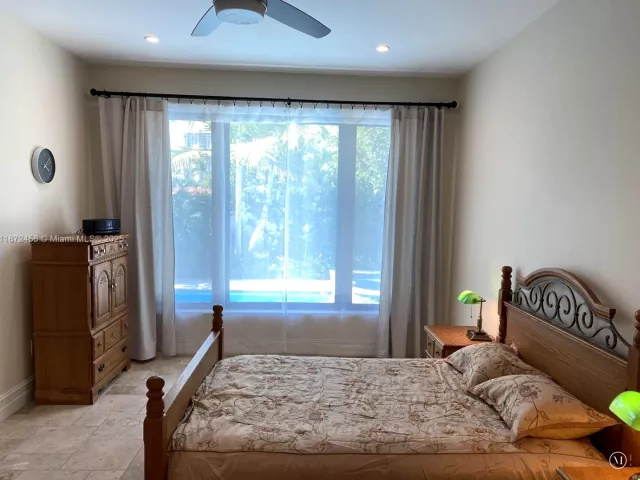 3-bedroom home for sale in Sunny Isles Beach - 343 S 190th St - MondialRealty