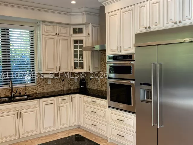 3-bedroom home for sale in Sunny Isles Beach - 343 190th St - MondialRealty