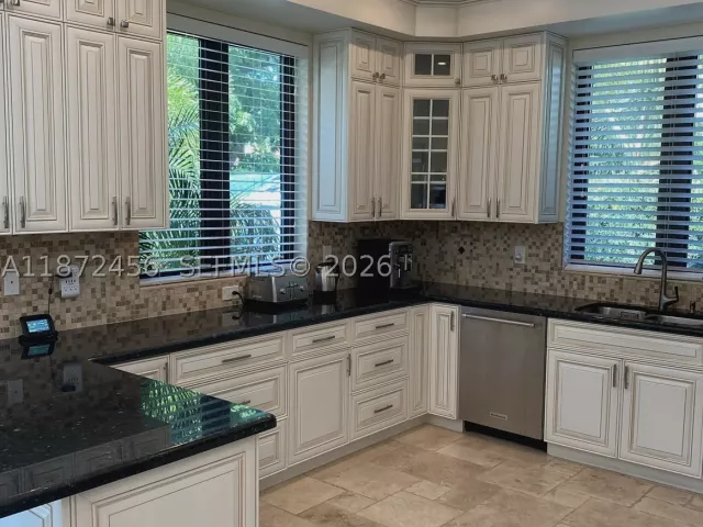 3-bedroom home for sale in Sunny Isles Beach - 343 190th St - MondialRealty