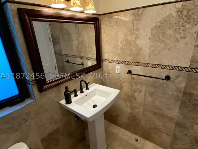 3-bedroom home for sale in Sunny Isles Beach - 343 190th St - MondialRealty