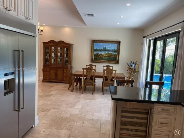 3-bedroom home for sale in Sunny Isles Beach - 343 S 190th St - MondialRealty