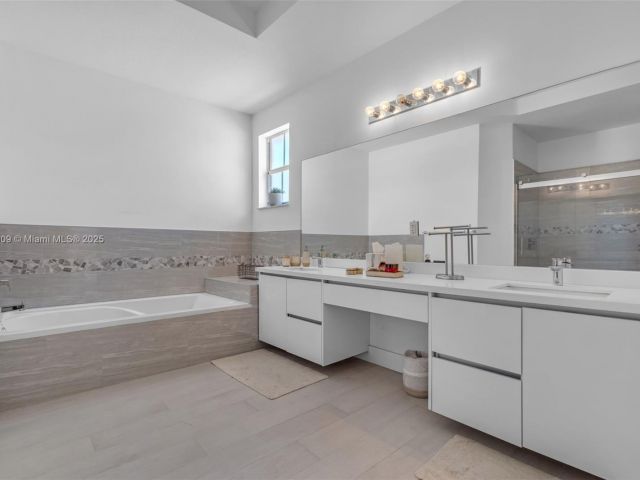 Home for sale at 8467 NW 110th Pl - photo 7433115