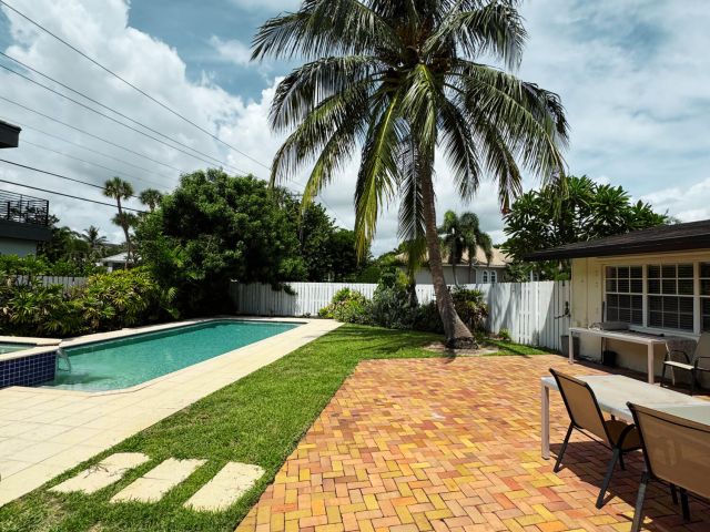 Home for rent at 300 NE 7th Street - photo 6503608