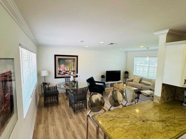 Home for rent at 300 NE 7th Street - photo 6503616