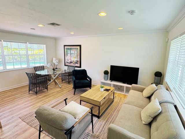 Home for rent at 300 NE 7th Street - photo 6503618