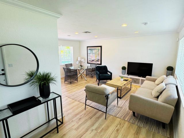 Home for rent at 300 NE 7th Street - photo 6503619