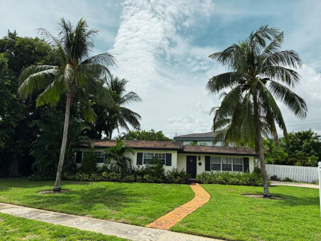 Home for rent at 300 NE 7th Street - photo 6503620