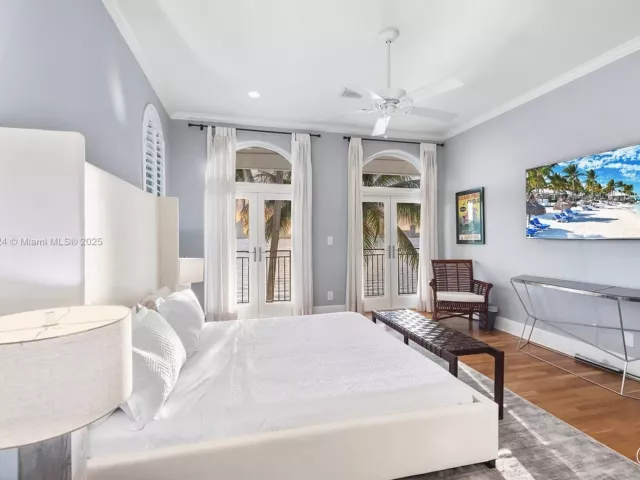 5-bedroom home for rent in Miami Beach - 814 W Dilido Dr - MondialRealty