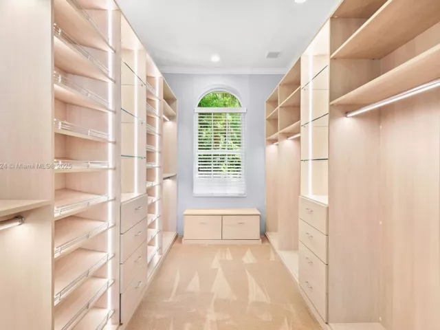 5-bedroom home for rent in Miami Beach - 814 W Dilido Dr - MondialRealty