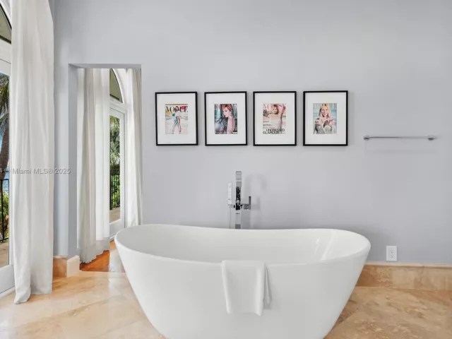5-bedroom home for rent in Miami Beach - 814 W Dilido Dr - MondialRealty