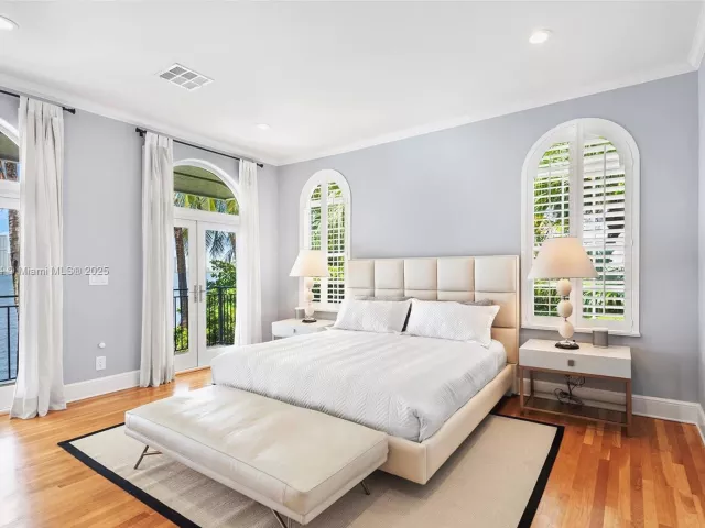 5-bedroom home for rent in Miami Beach - 814 W Dilido Dr - MondialRealty