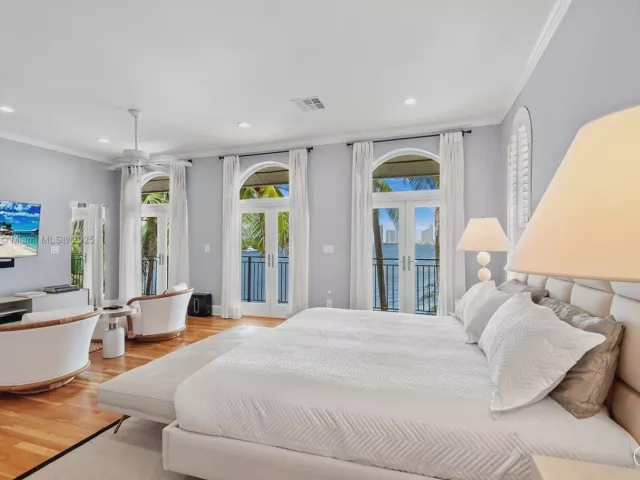 5-bedroom home for rent in Miami Beach - 814 W Dilido Dr - MondialRealty