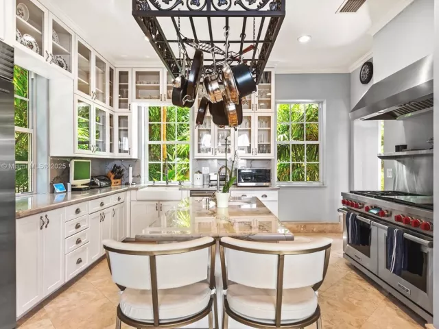 5-bedroom home for rent in Miami Beach - 814 W Dilido Dr - MondialRealty