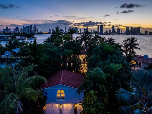 5-bedroom home for rent in Miami Beach - 814 W Dilido Dr - MondialRealty