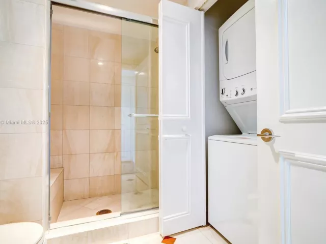 2-bedroom condo for sale in Aventura - 2000 Island Blvd 710 - MondialRealty