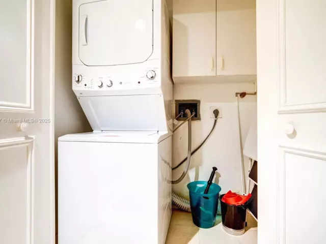 2-bedroom condo for sale in Aventura - 2000 Island Blvd 710 - MondialRealty