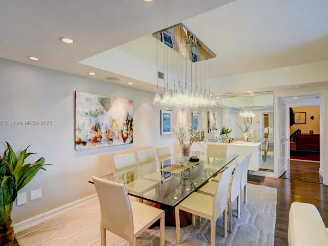 2-bedroom condo for sale in Aventura - 2000 Island Blvd 710 - MondialRealty