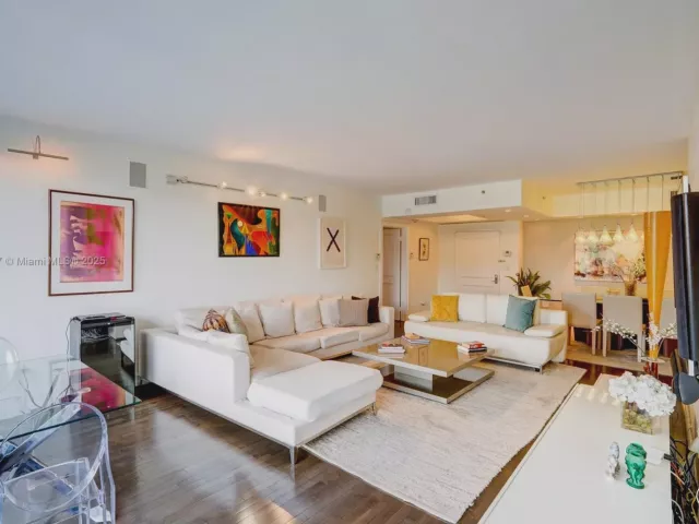 2-bedroom condo for sale in Aventura - 2000 Island Blvd 710 - MondialRealty