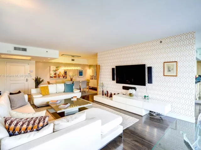 2-bedroom condo for sale in Aventura - 2000 Island Blvd 710 - MondialRealty