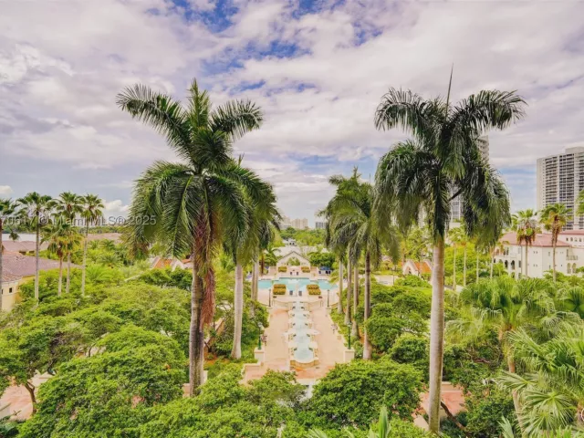 2-bedroom condo for sale in Aventura - 2000 Island Blvd 710 - MondialRealty