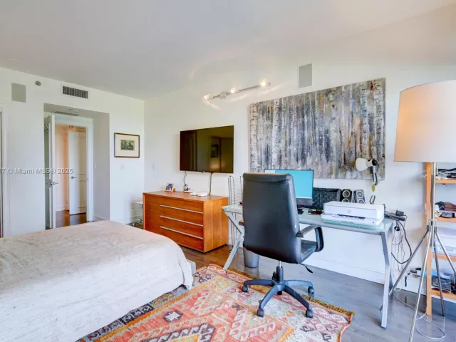 2-bedroom condo for sale in Aventura - 2000 Island Blvd 710 - MondialRealty