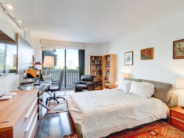 2-bedroom condo for sale in Aventura - 2000 Island Blvd 710 - MondialRealty