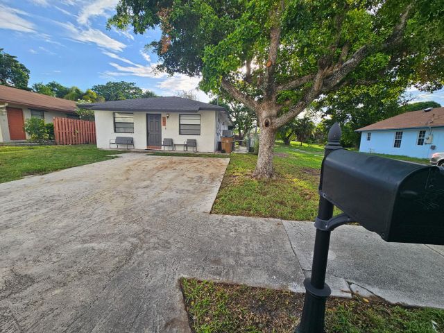 Home for rent at 297 NW 1 Avenue NW - photo 6549271