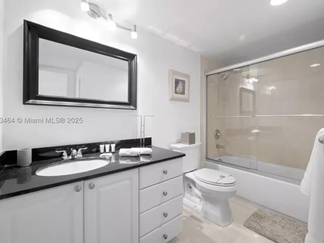1-bedroom condo for sale in Sunny Isles Beach - 19380 Collins Ave 1414 - MondialRealty