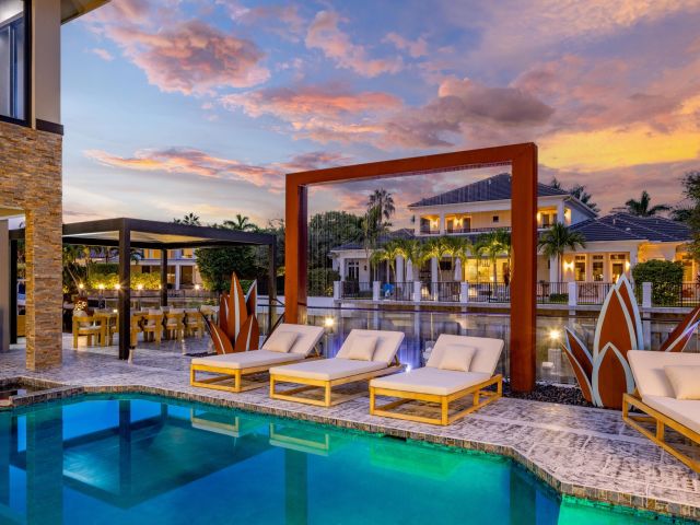 Home for sale at 839 NE Bay Isle Drive - photo 6694871