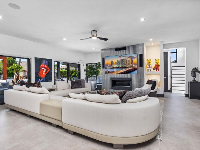 Home for sale at 839 NE Bay Isle Drive - photo 6694873