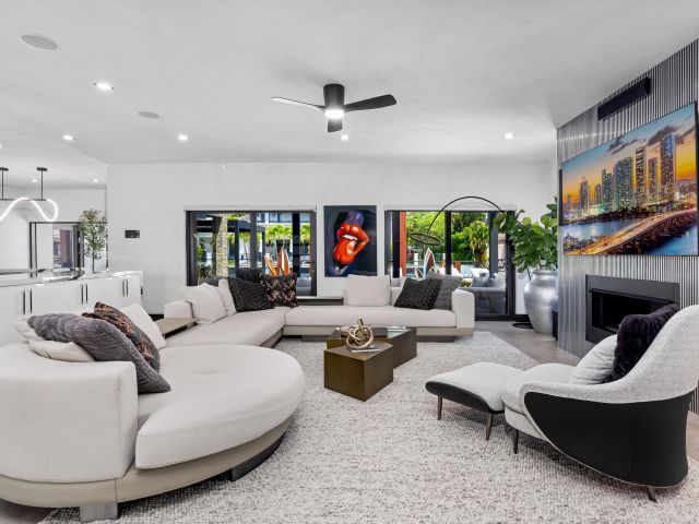 Home for sale at 839 NE Bay Isle Drive - photo 6694874