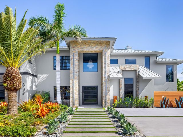 Home for sale at 839 NE Bay Isle Drive - photo 6694876