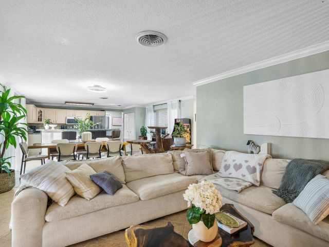 Home for sale at 401 SE 14th Avenue - photo 6510873