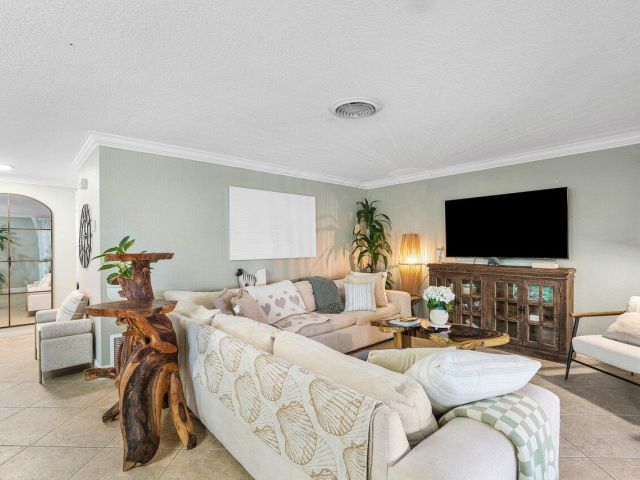 Home for sale at 401 SE 14th Avenue - photo 6510875