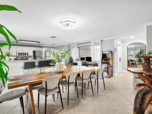 Home for sale at 401 SE 14th Avenue - photo 6510876