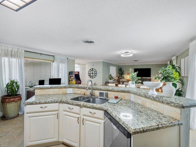 Home for sale at 401 SE 14th Avenue - photo 6510879