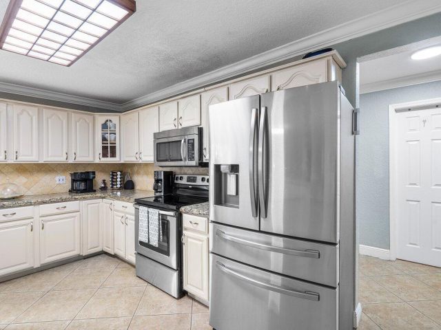 Home for sale at 401 SE 14th Avenue - photo 6510880