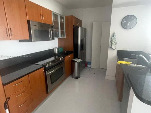 1-bedroom condo for sale in Aventura - 18800 NE 29th Ave 801 - MondialRealty