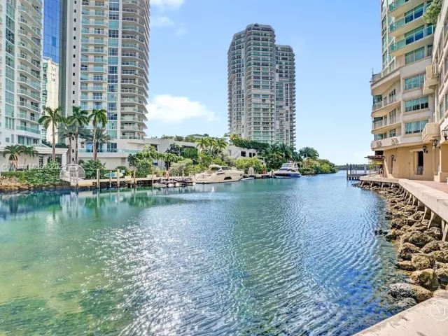 3-bedroom condo for sale in Sunny Isles Beach - 150 Sunny Isles Blvd 1-1606 - MondialRealty